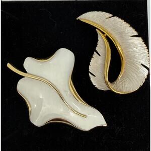 Vintage Gold Leaf Brooch Set Ivory Enamel Textured Mid Century Pin Lot Of 2 Pc